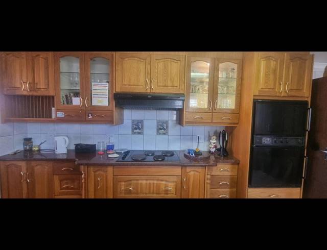 4 BEDROOM HOUSE FOR SALE IN FRAAIUITSIG